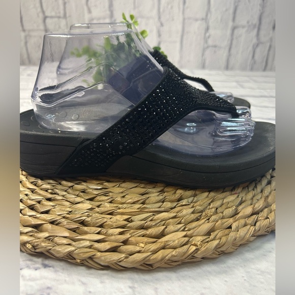 Vionic Black Sparkle Sandals. Size 9. - Picture 4 of 8